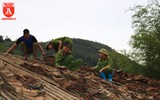 Hành động đẹp sau trận giông lốc làm người dân xúc động